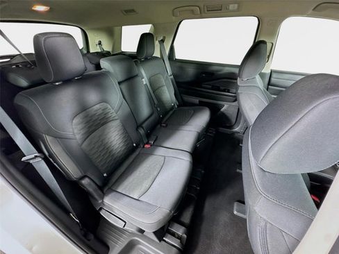 Certified 2024 Nissan Pathfinder SV FWD image 28