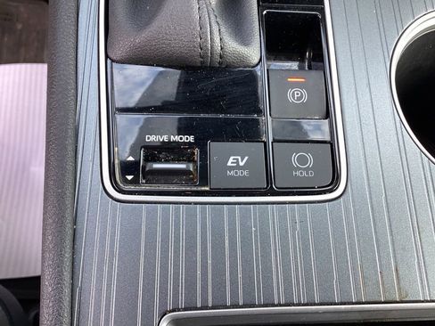 Used 2025 Toyota Sienna LE image 34