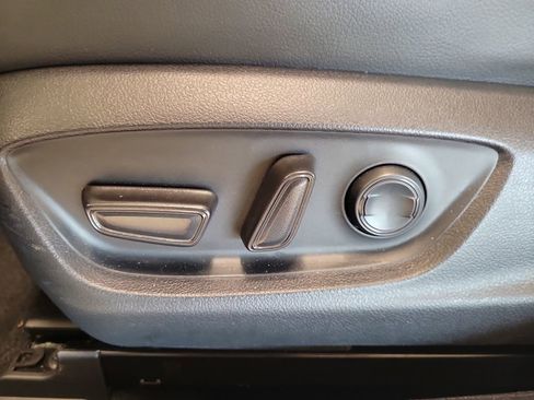 Used 2024 Toyota Camry SE image 12