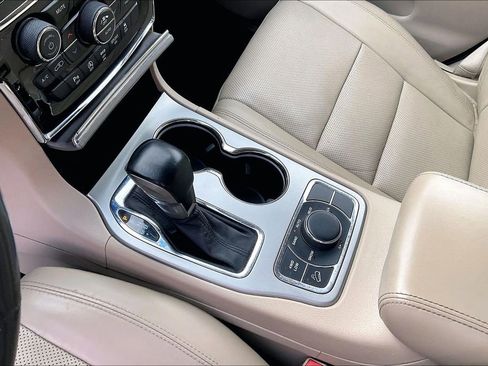 Used 2019 Jeep Grand Cherokee Limited w/ Luxury Group II image 17