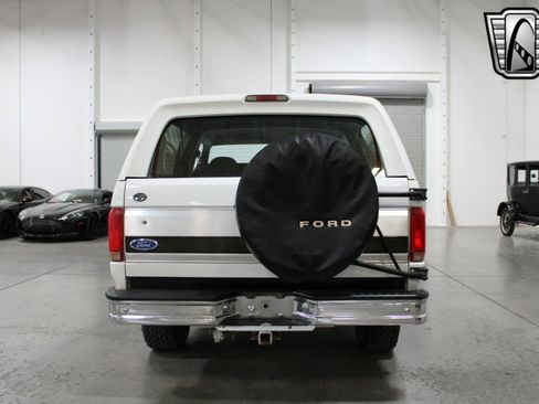 Used 1992 Ford Bronco XLT image 4