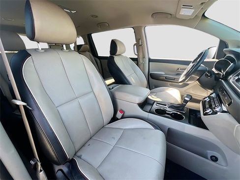 Used 2021 Kia Sedona EX image 27