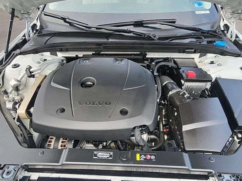 Used 2020 Volvo S60 T5 Momentum FWD image 11