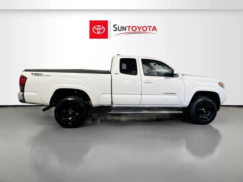 Used 2020 Toyota Tacoma SR5 image 2