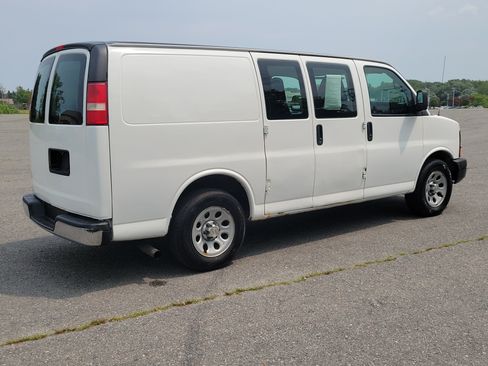 Used 2013 Chevrolet Express 1500 RWD image 5