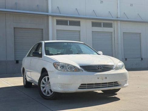 Used 2005 Toyota Camry XLE image 1