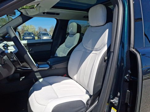 New 2026 Land Rover Range Rover Sport Dynamic SE AWD/4WD image 3