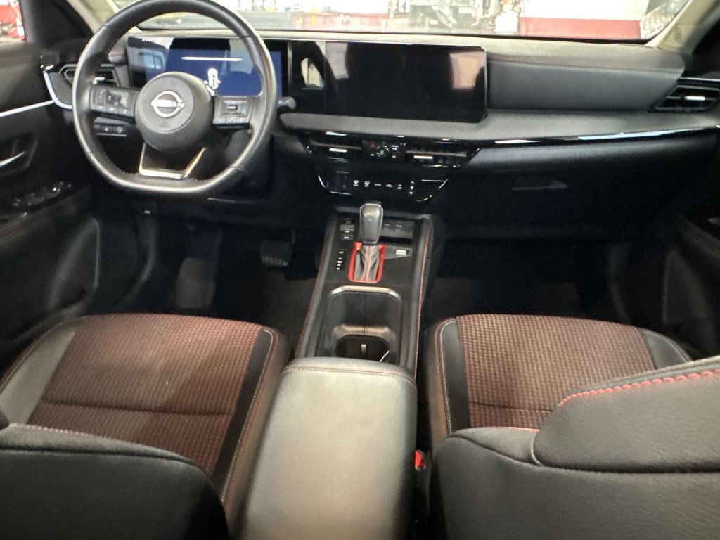 Used 2026 Nissan Kicks SR FWD image 5