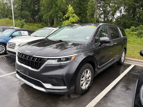 Used 2022 Kia Carnival LX FWD image 3