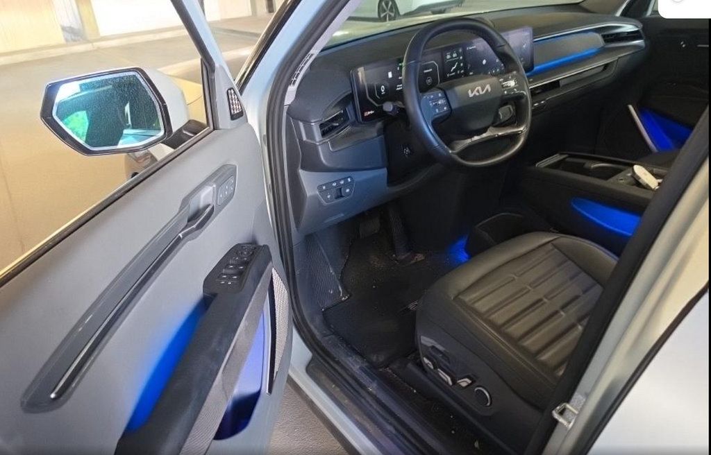 Used 2024 Kia EV9 Land AWD/4WD image 3