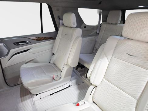 Used 2024 Cadillac Escalade Sport Platinum w/ LPO, ONYX Package AWD/4WD image 15