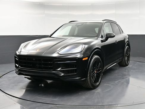 New 2026 Porsche Cayenne GTS image 1