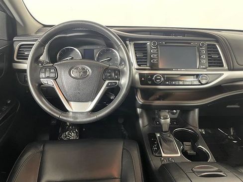 Certified 2017 Toyota Highlander XLE AWD/4WD image 13