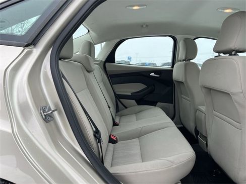 Used 2017 Ford Focus SE w/ Cold Weather Package image 18