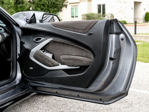 Used 2019 Chevrolet Camaro ZL1 RWD image 46