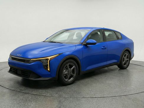 Used 2025 Kia K4 FWD image 3
