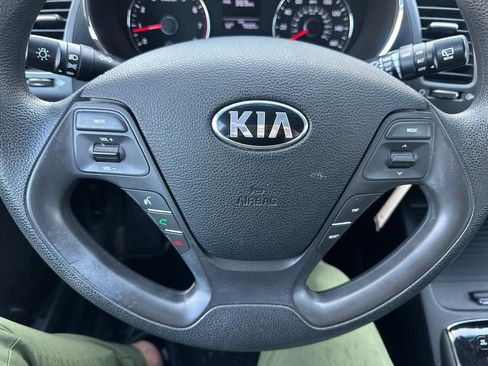 Used 2017 Kia Forte LX FWD image 3
