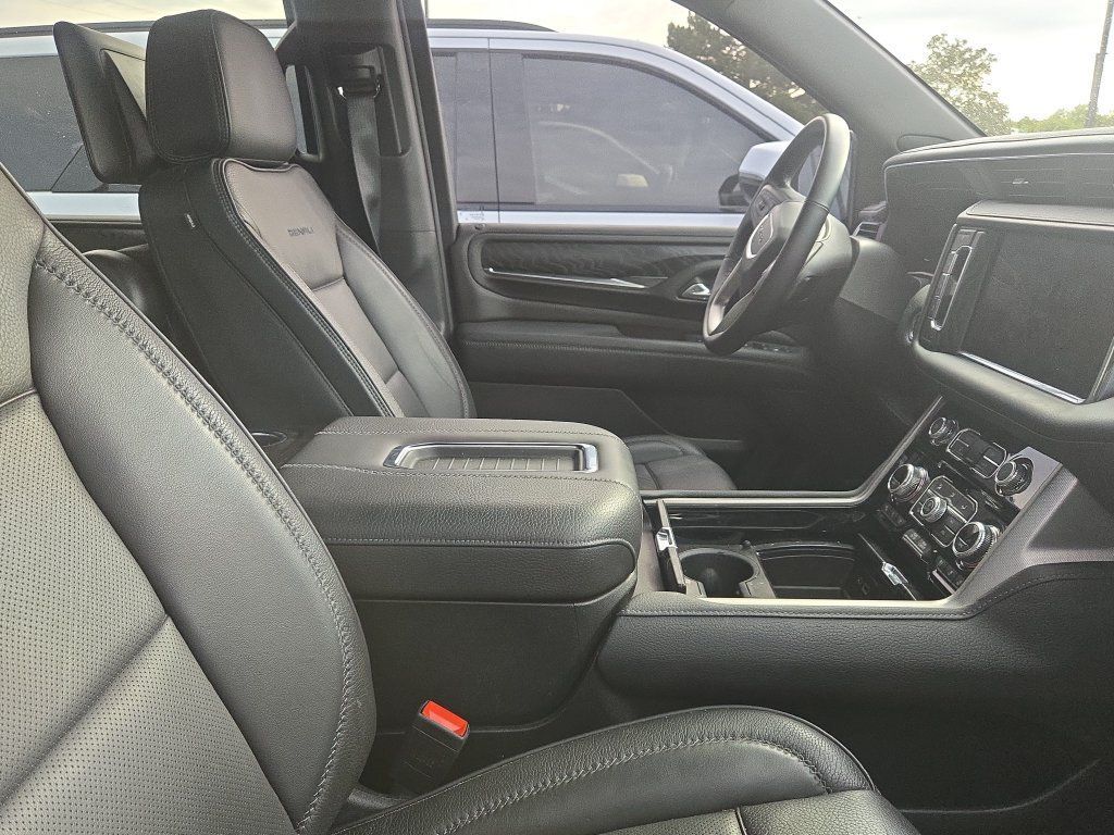 Certified 2024 GMC Yukon XL Denali AWD/4WD image 7
