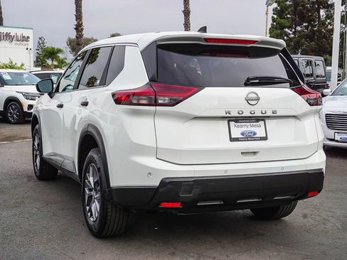 Used 2024 Nissan Rogue S FWD image 5