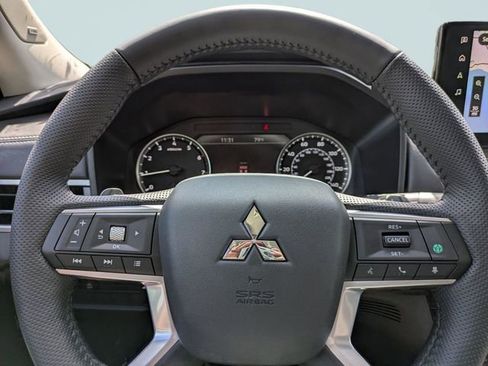 New 2026 Mitsubishi Outlander SE image 30