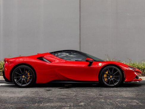 Used 2022 Ferrari SF90 Spider image 7