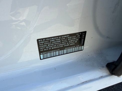 Used 2016 Volkswagen e-Golf SEL Premium image 31