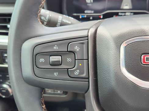 Used 2024 GMC Yukon AT4 w/ Technology Package AWD/4WD image 15