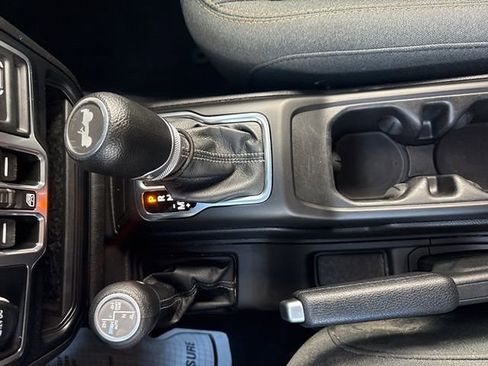 Used 2024 Jeep Wrangler Unlimited Sahara image 13