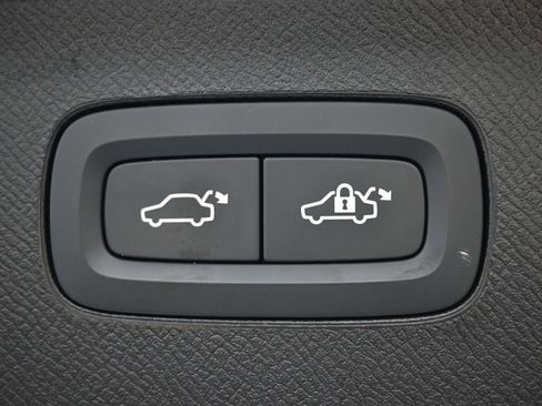 Used 2024 Volvo XC90 B5 Plus image 17