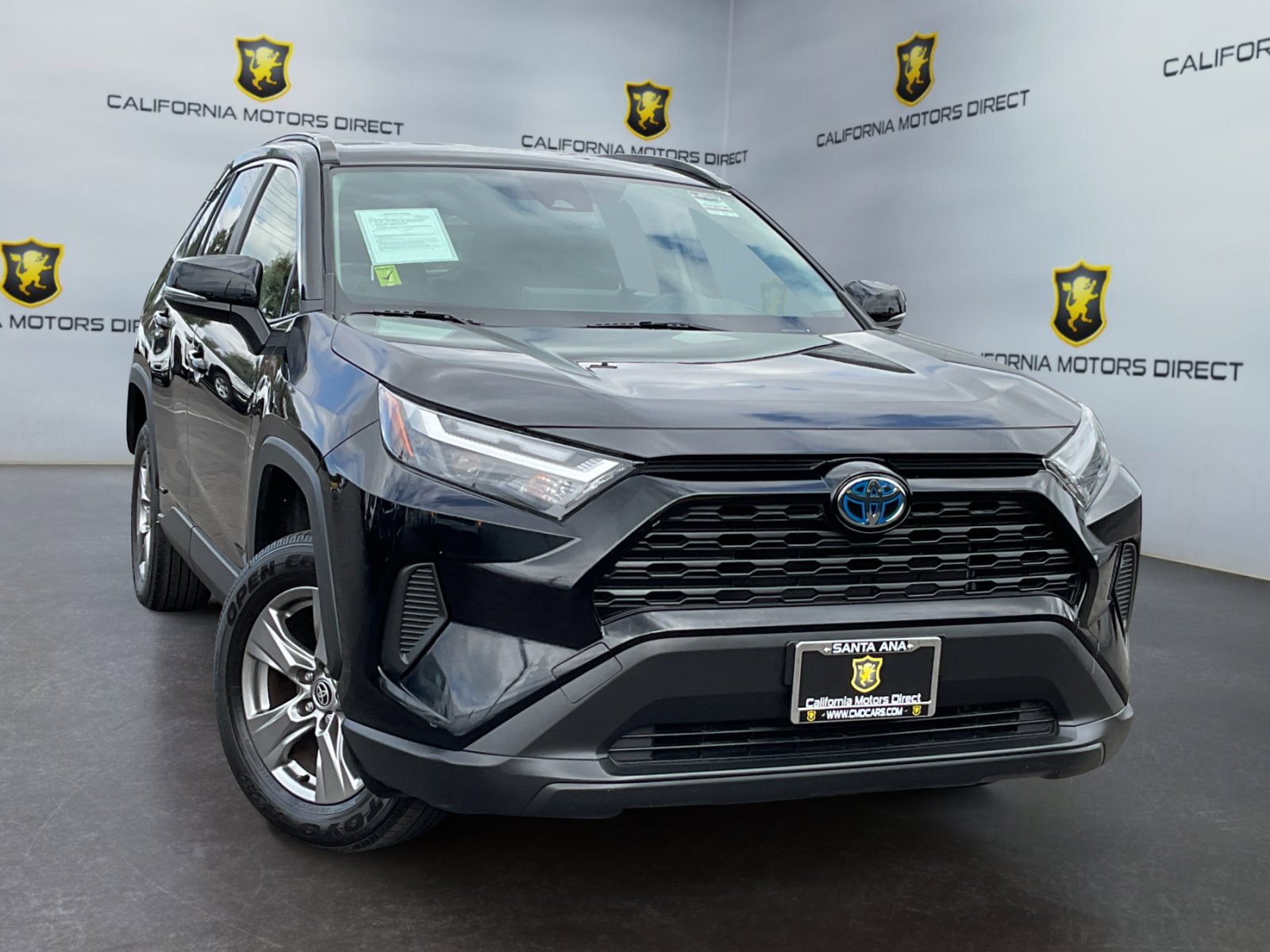 Used 2024 Toyota RAV4 LE AWD/4WD image 3