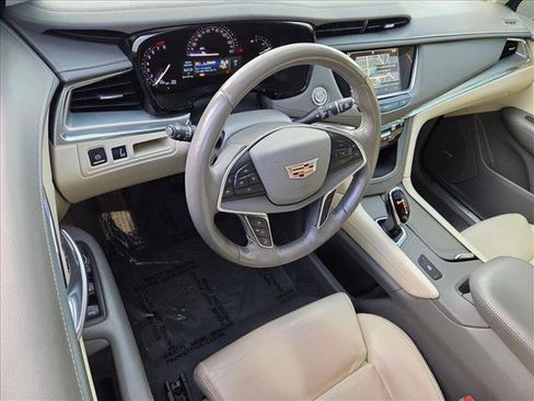 Used 2017 Cadillac XT5 Luxury w/ Driver Awareness Package image 10