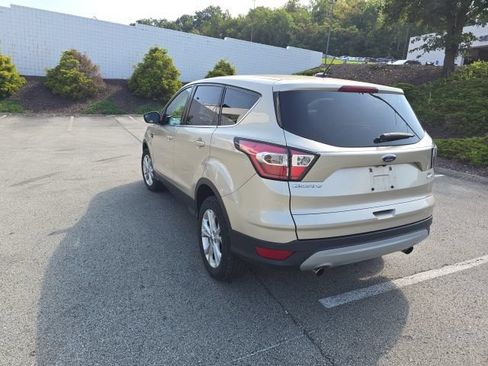 Used 2017 Ford Escape SE w/ SE Cold Weather Package AWD/4WD image 3