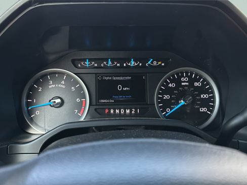 Used 2017 Ford F250 XLT w/ FX4 Off-Road Package AWD/4WD image 13