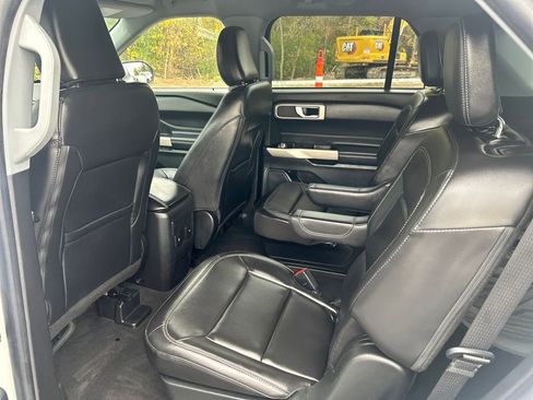 Used 2022 Ford Explorer XLT w/ Equipment Group 202A image 13