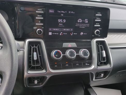 Used 2023 Kia Sorento LX FWD image 17