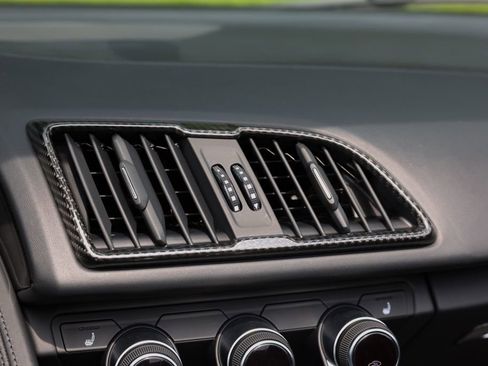 Used 2018 Audi R8 V10 plus w/ Full Leather Package image 33