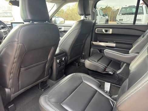 Used 2022 Ford Explorer XLT w/ Equipment Group 202A image 32