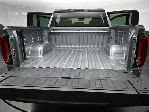 Used 2025 GMC Sierra 1500 SLT AWD/4WD image 11
