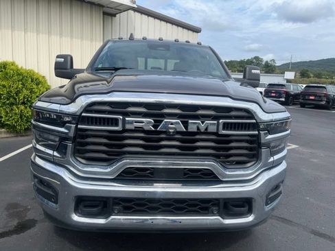 Used 2025 RAM 3500 Big Horn AWD/4WD image 4