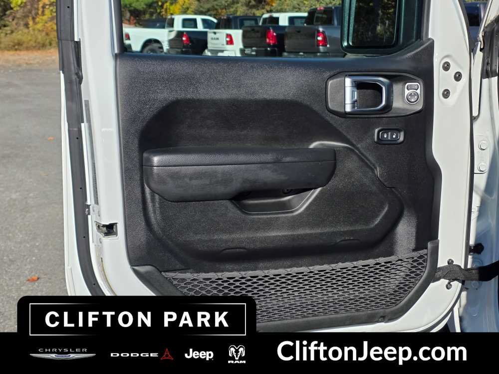 Used 2022 Jeep Wrangler Sport AWD/4WD image 9