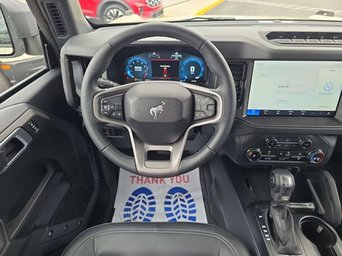 New 2025 Ford Bronco Badlands image 9