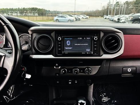 Used 2018 Toyota Tacoma SR5 image 18