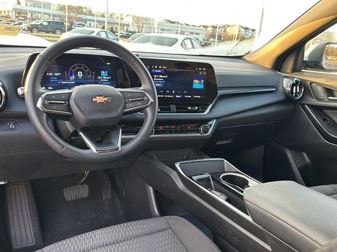 Used 2025 Chevrolet Equinox LT image 16