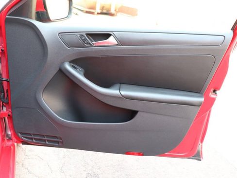 Used 2012 Volkswagen Jetta SE FWD image 30