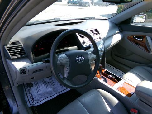 Used 2010 Toyota Camry XLE FWD image 22