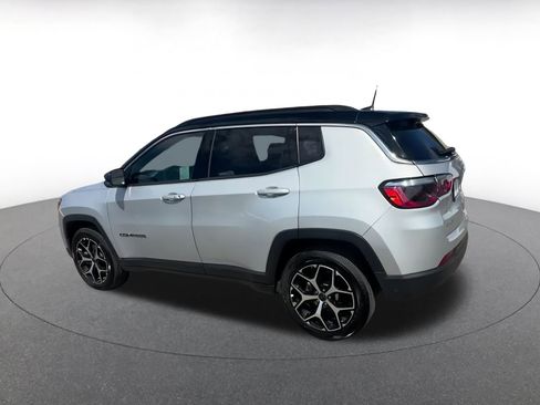 Used 2025 Jeep Compass Limited image 10