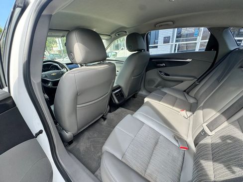 Used 2016 Chevrolet Impala LT FWD image 12