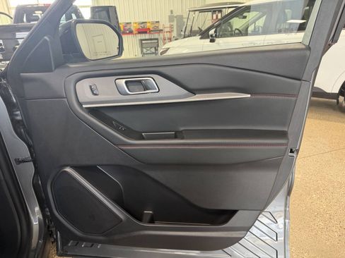 Used 2025 Ford Explorer ST-Line w/ ST-Line Street Pack AWD/4WD image 32