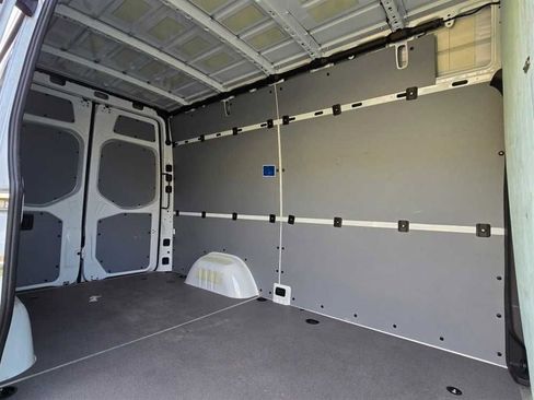 Used 2024 Mercedes-Benz Sprinter 2500 image 13