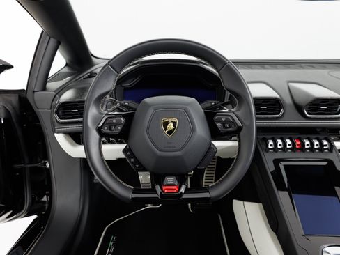 Used 2021 Lamborghini Huracan EVO RWD image 20
